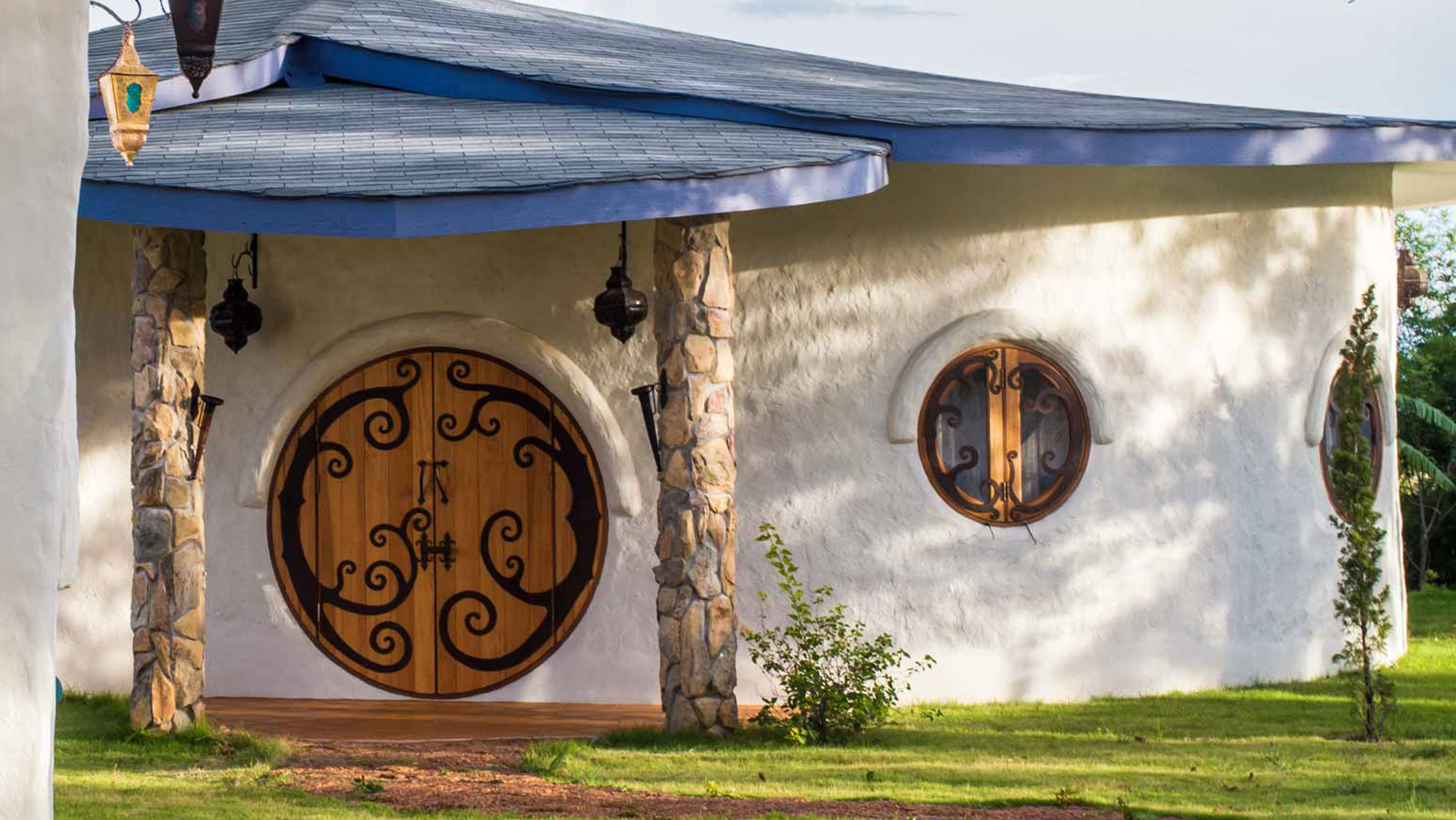 Exterior-Hobbit-Villa